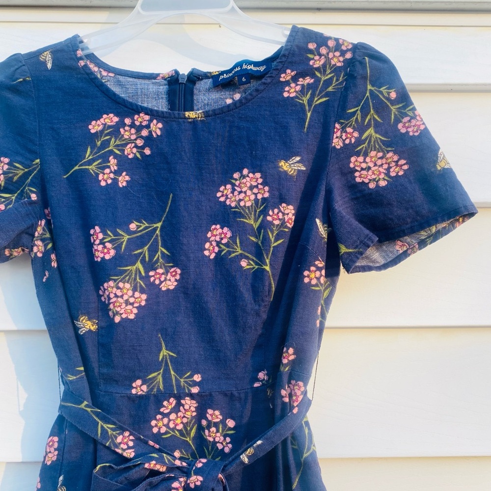 Princess Highway Floral Navy bee dress
